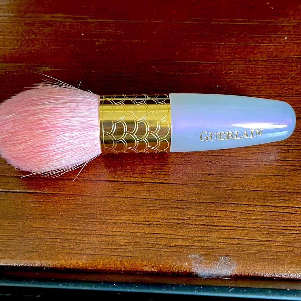 Guerlain meteorites makeup brush with travel case